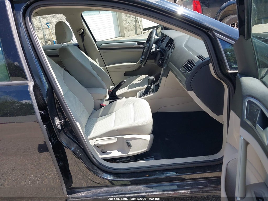 2016 Volkswagen Golf TSI S 4-Door photo 5