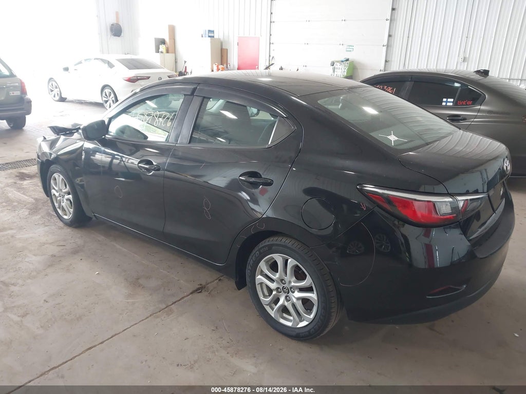 2017 Toyota Yaris IA photo 3