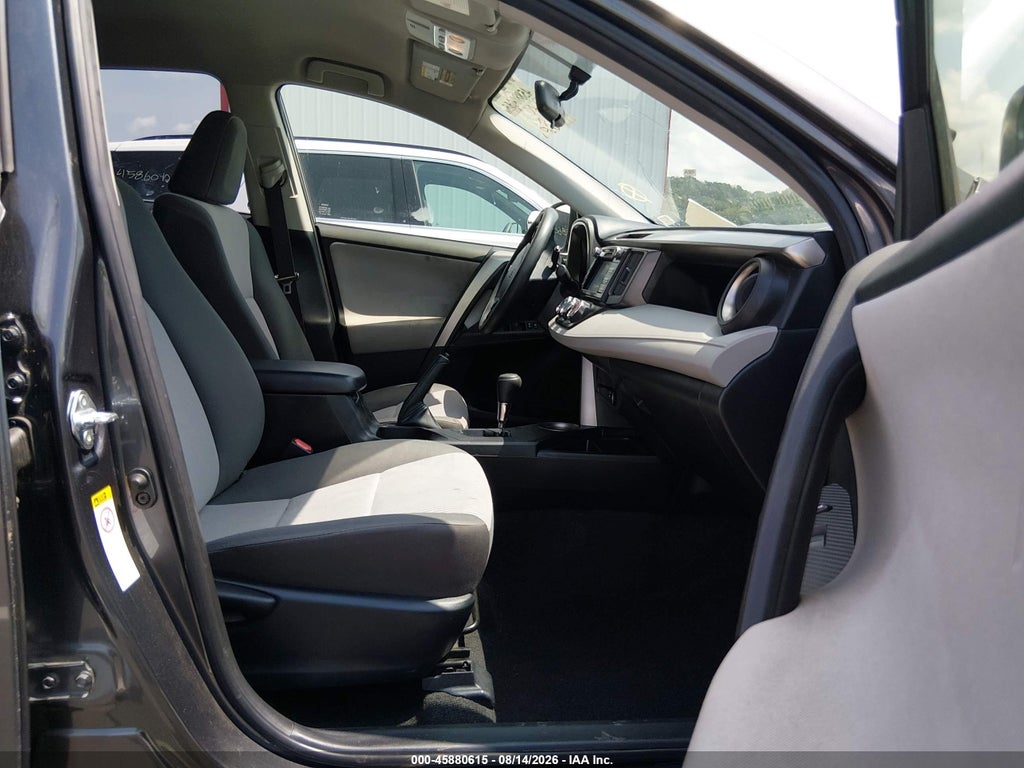 2015 Toyota RAV4 LE photo 5