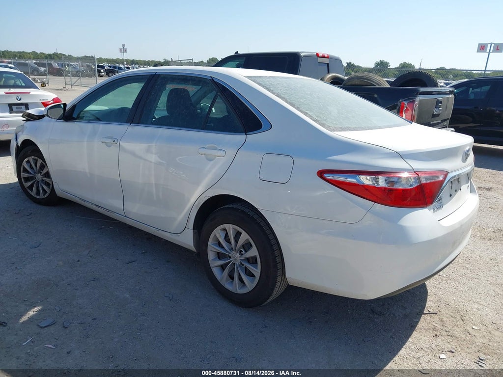 2016 Toyota Camry LE photo 3