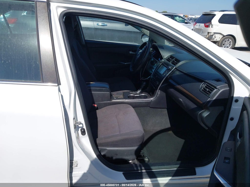 2016 Toyota Camry LE photo 5