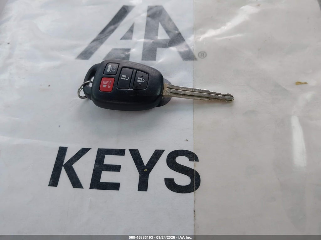 2014 Toyota Camry LE photo 11