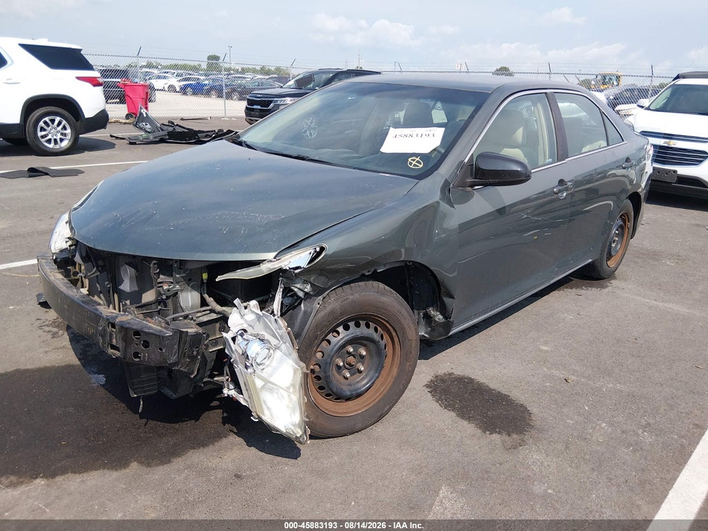 2014 Toyota Camry LE photo 2