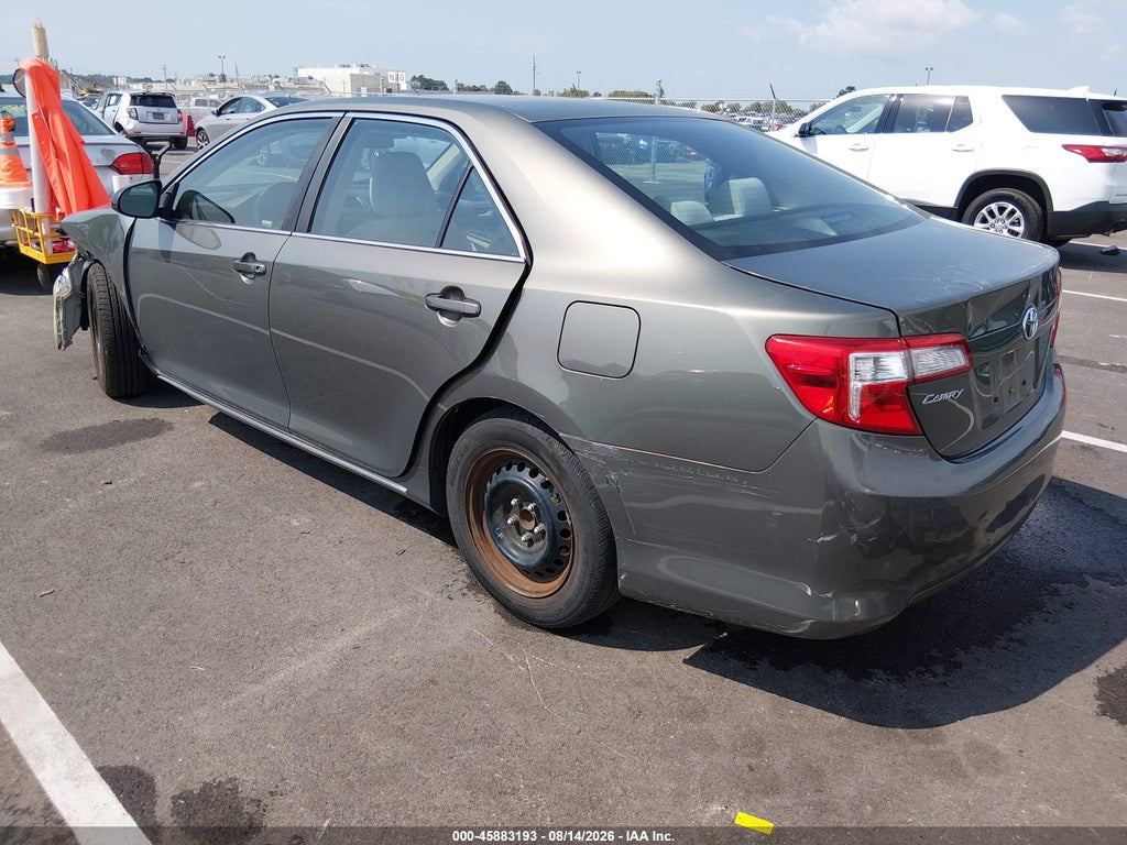 2014 Toyota Camry LE photo 3