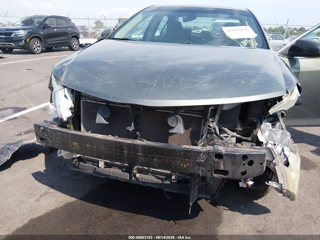 2014 Toyota Camry LE photo 6