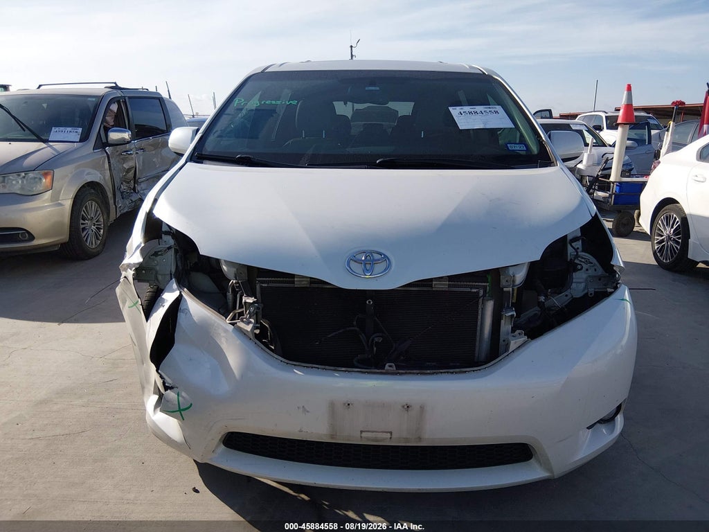 2017 Toyota Sienna XLE 8 Passenger photo 6
