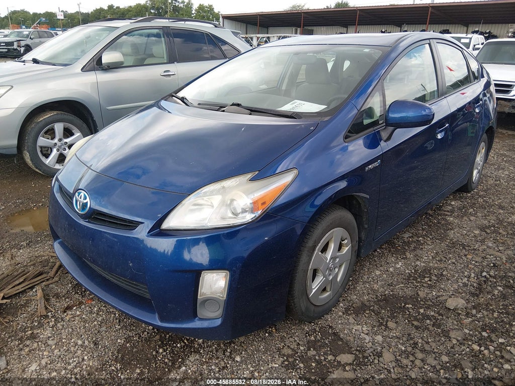 2010 Toyota Prius III photo 2