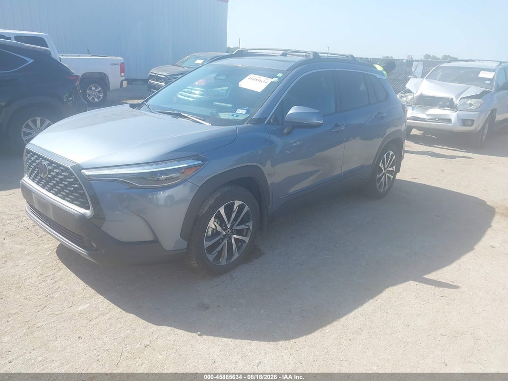 2024 Toyota Corolla Cross XLE photo 2