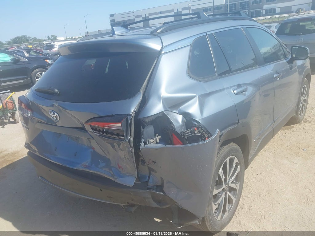 2024 Toyota Corolla Cross XLE photo 6