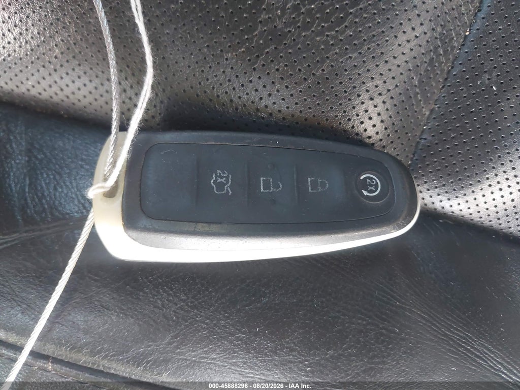 2013 Lincoln MKS photo 11