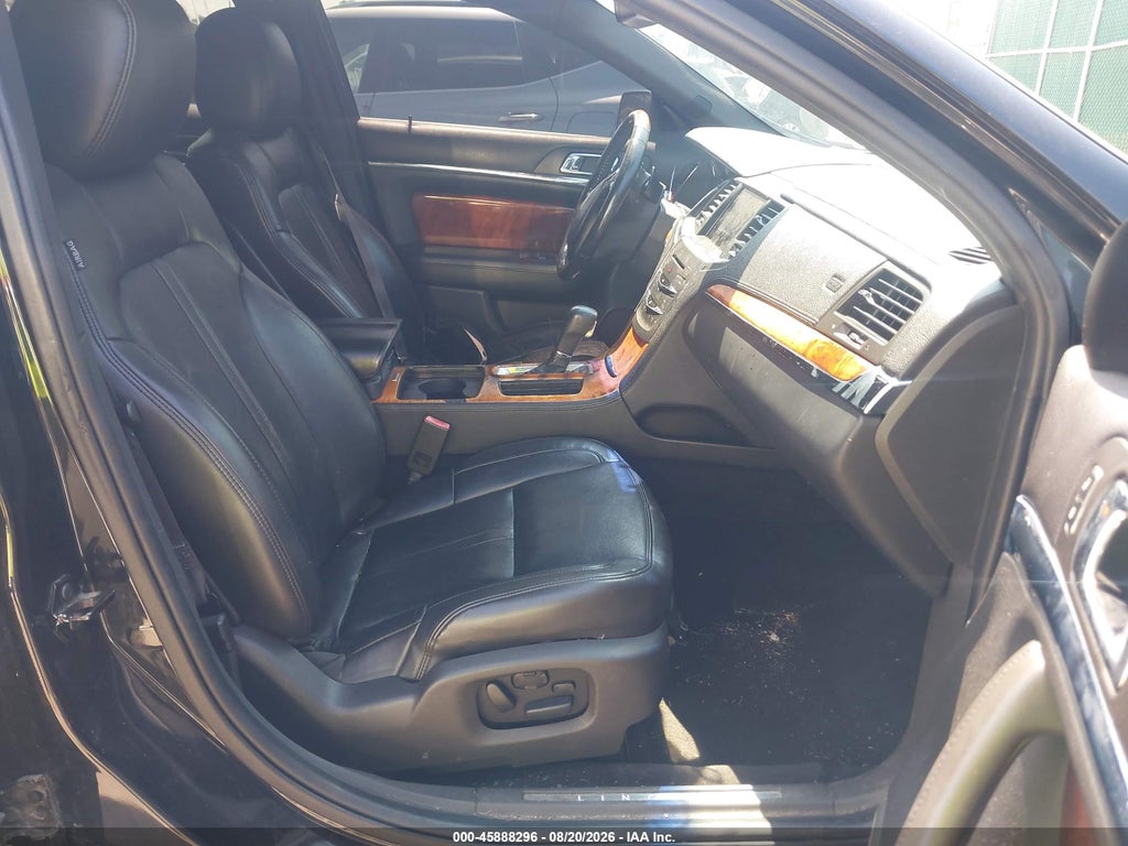 2013 Lincoln MKS photo 5