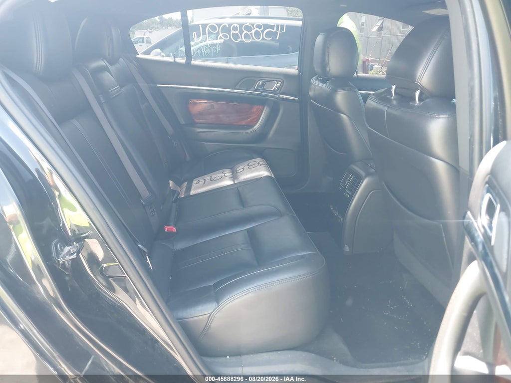 2013 Lincoln MKS photo 8