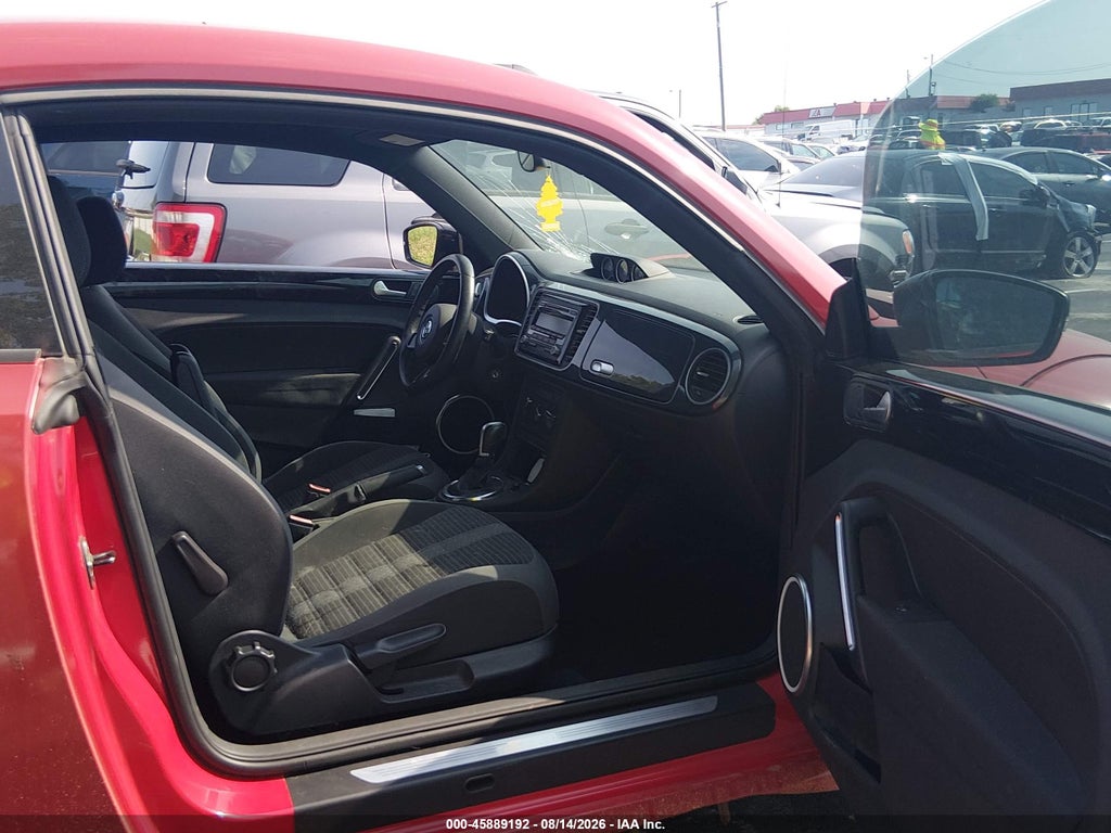2013 Volkswagen Beetle 2.0T Turbo photo 5