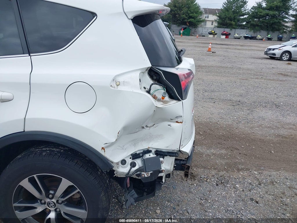 2018 Toyota RAV4 XLE photo 6