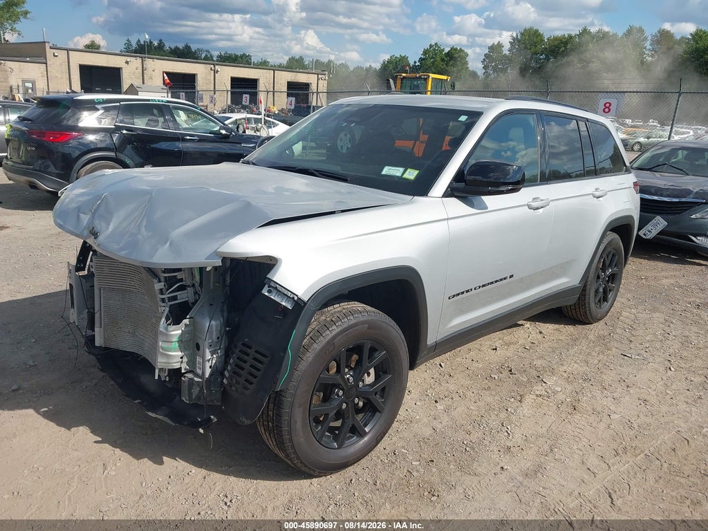 2024 Jeep Grand Cherokee Altitude X 4X4 photo 2