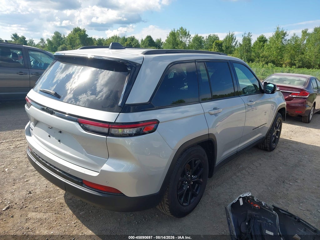 2024 Jeep Grand Cherokee Altitude X 4X4 photo 4