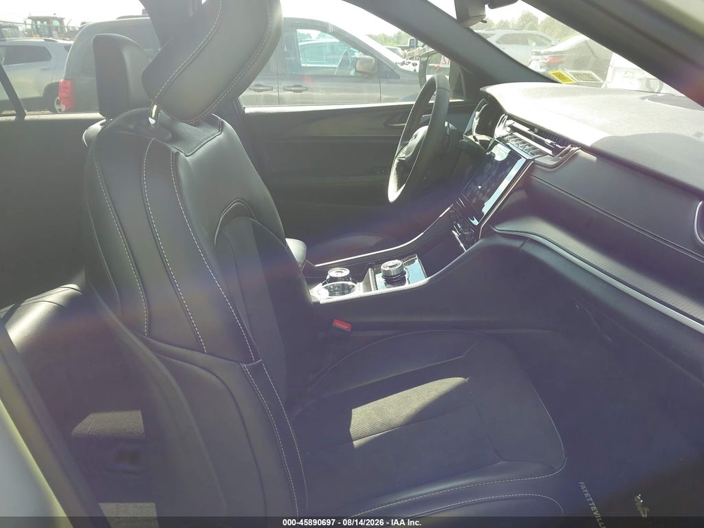 2024 Jeep Grand Cherokee Altitude X 4X4 photo 5