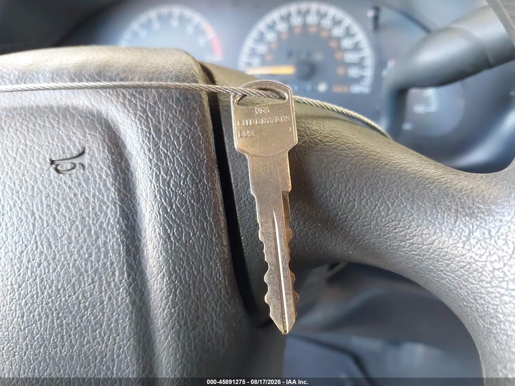 1997 Pontiac Grand Prix SE photo 11