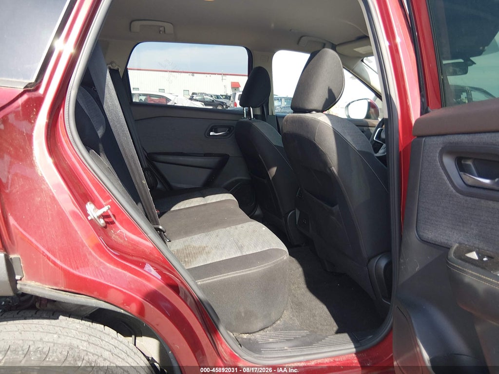 2022 Nissan Rogue SV FWD photo 8
