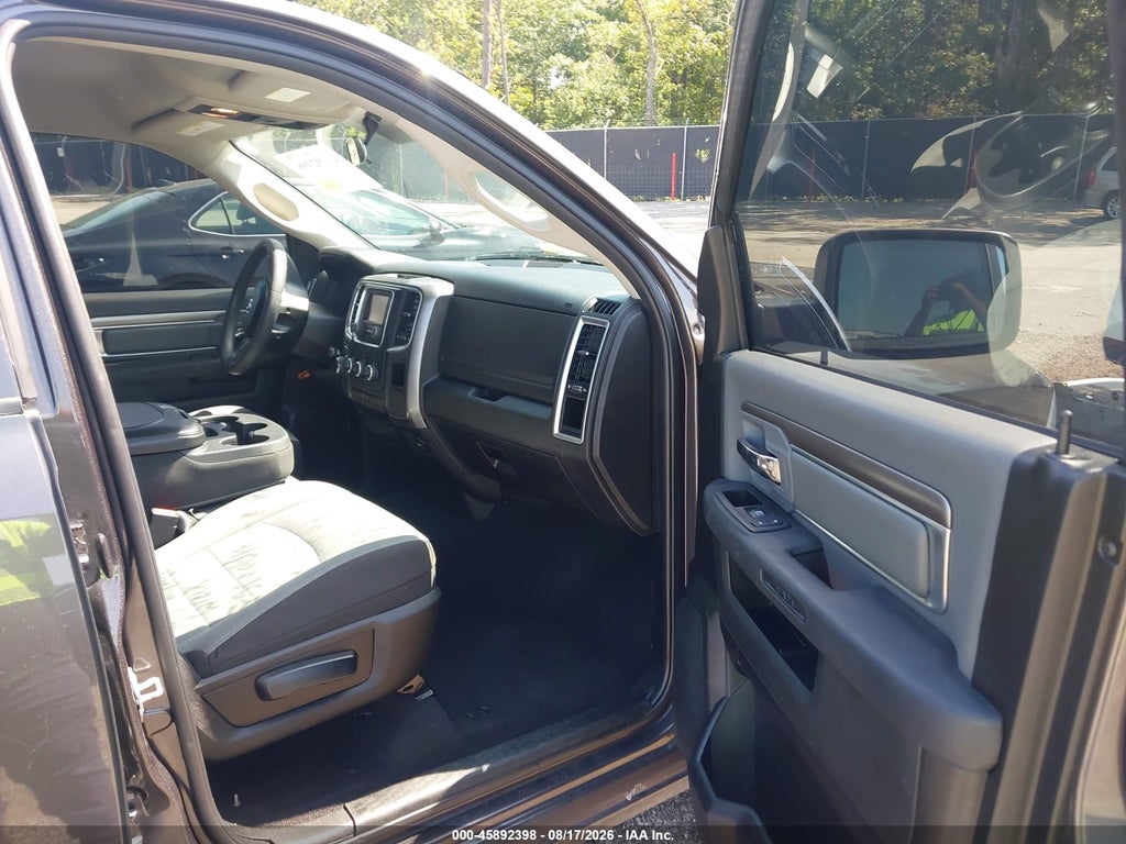 2024 Ram 1500 Classic SLT 4X2 6'4 Box photo 5