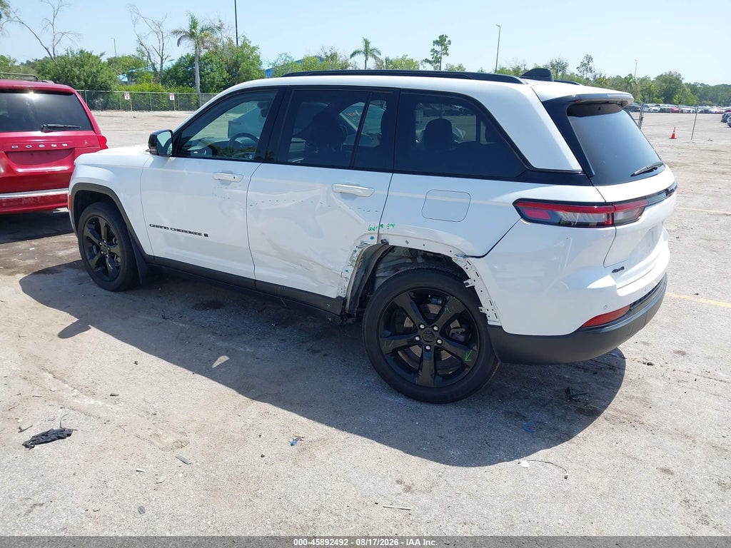 2023 Jeep Grand Cherokee Altitude 4X4 photo 3