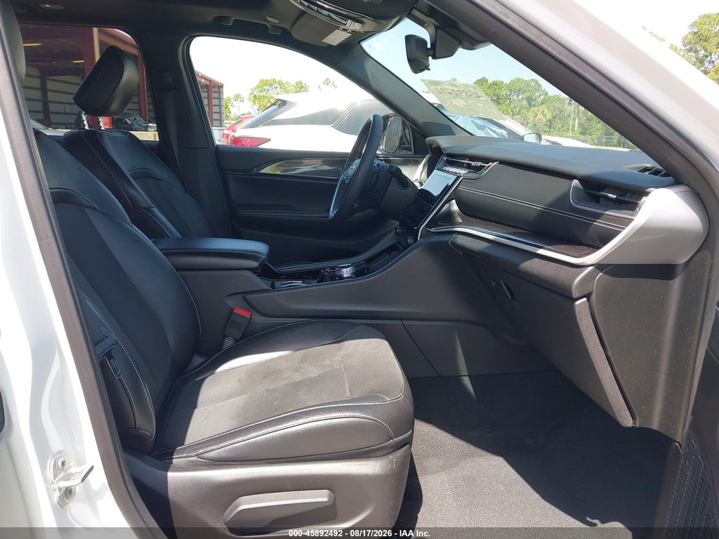 2023 Jeep Grand Cherokee Altitude 4X4 photo 5