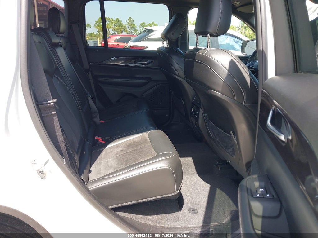 2023 Jeep Grand Cherokee Altitude 4X4 photo 8