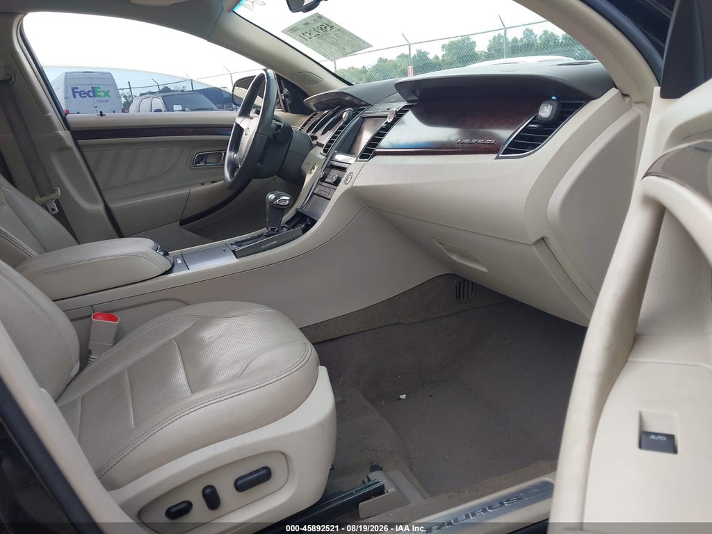 2010 Ford Taurus Limited photo 5