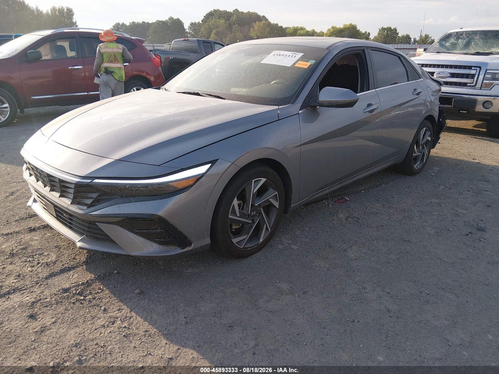 2024 Hyundai Elantra SEL photo 2