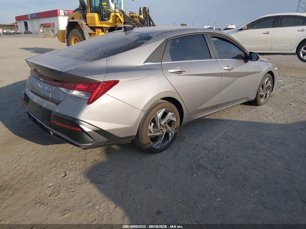 2024 Hyundai Elantra SEL photo 4