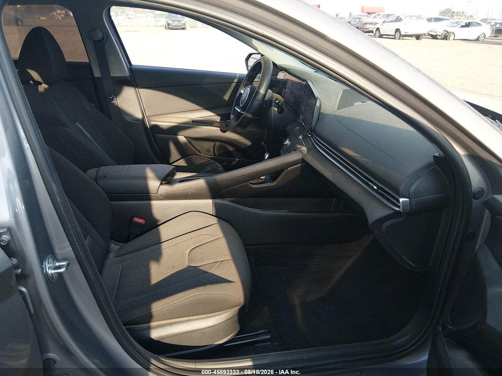 2024 Hyundai Elantra SEL photo 5