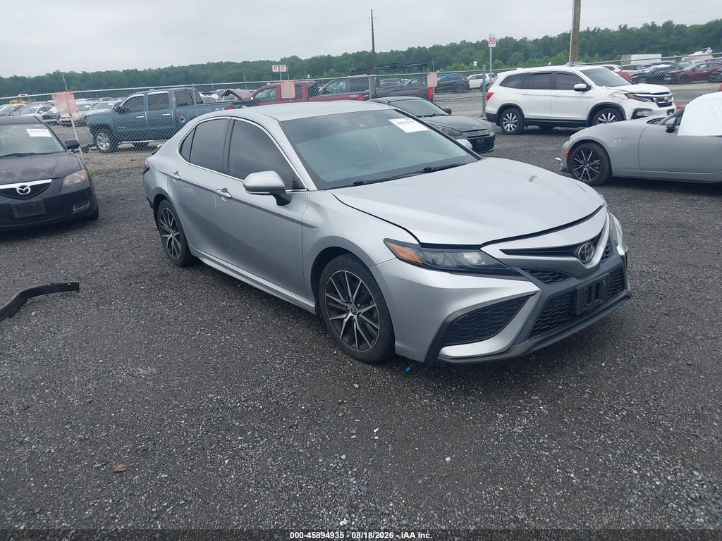 2022 Toyota Camry SE photo 1
