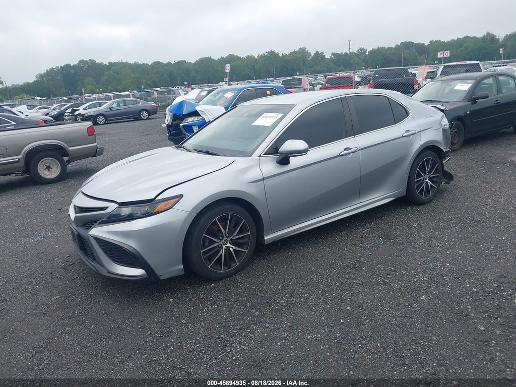 2022 Toyota Camry SE photo 2