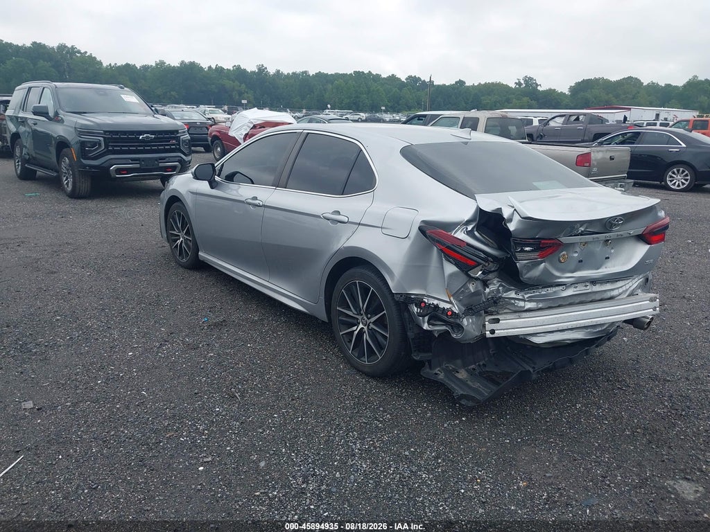 2022 Toyota Camry SE photo 3
