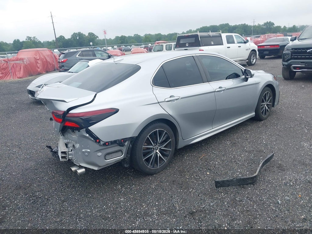 2022 Toyota Camry SE photo 4