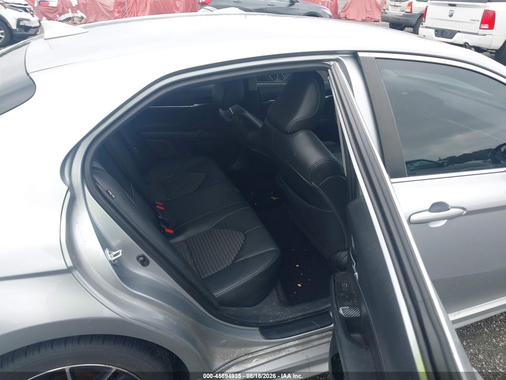 2022 Toyota Camry SE photo 8