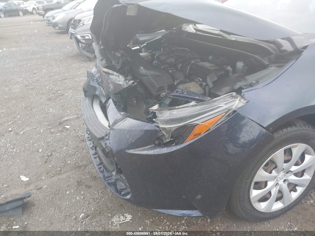 2021 Toyota Corolla LE photo 6
