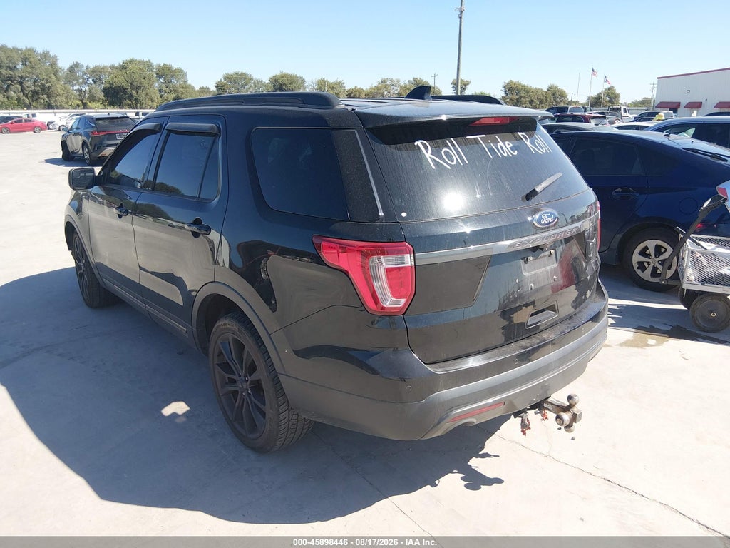 2017 Ford Explorer XLT photo 3