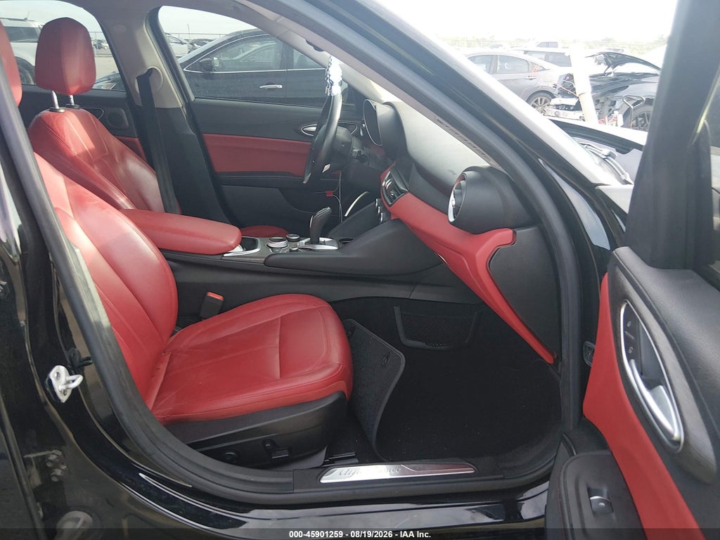 2021 Alfa Romeo Giulia TI RWD photo 5
