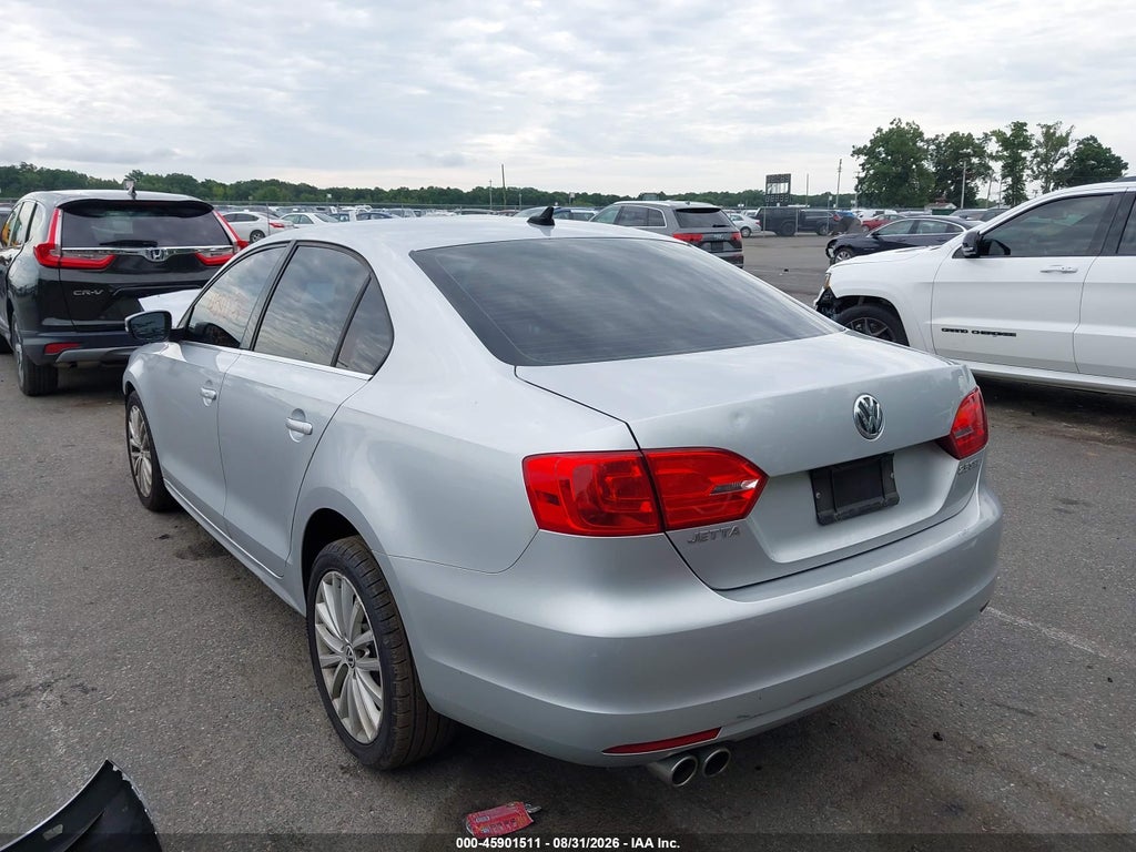 2011 Volkswagen Jetta 2.5L SEL photo 3