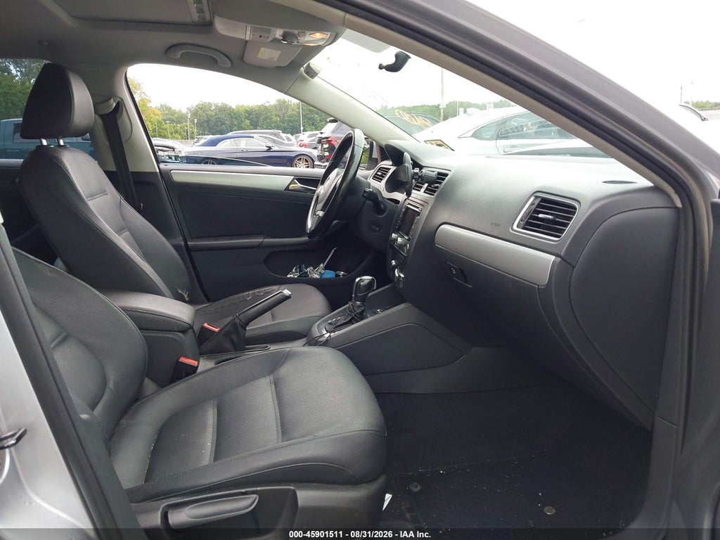 2011 Volkswagen Jetta 2.5L SEL photo 5