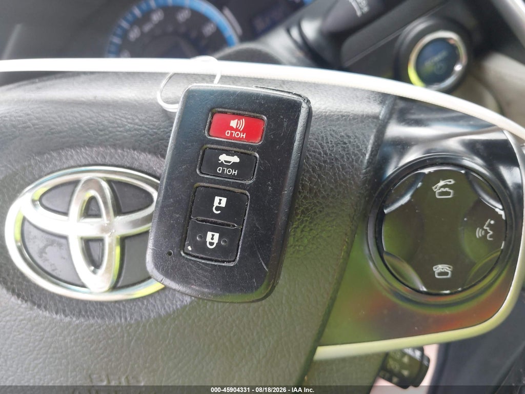 2014 Toyota Camry Hybrid XLE photo 11