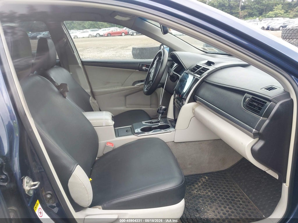 2014 Toyota Camry Hybrid XLE photo 5