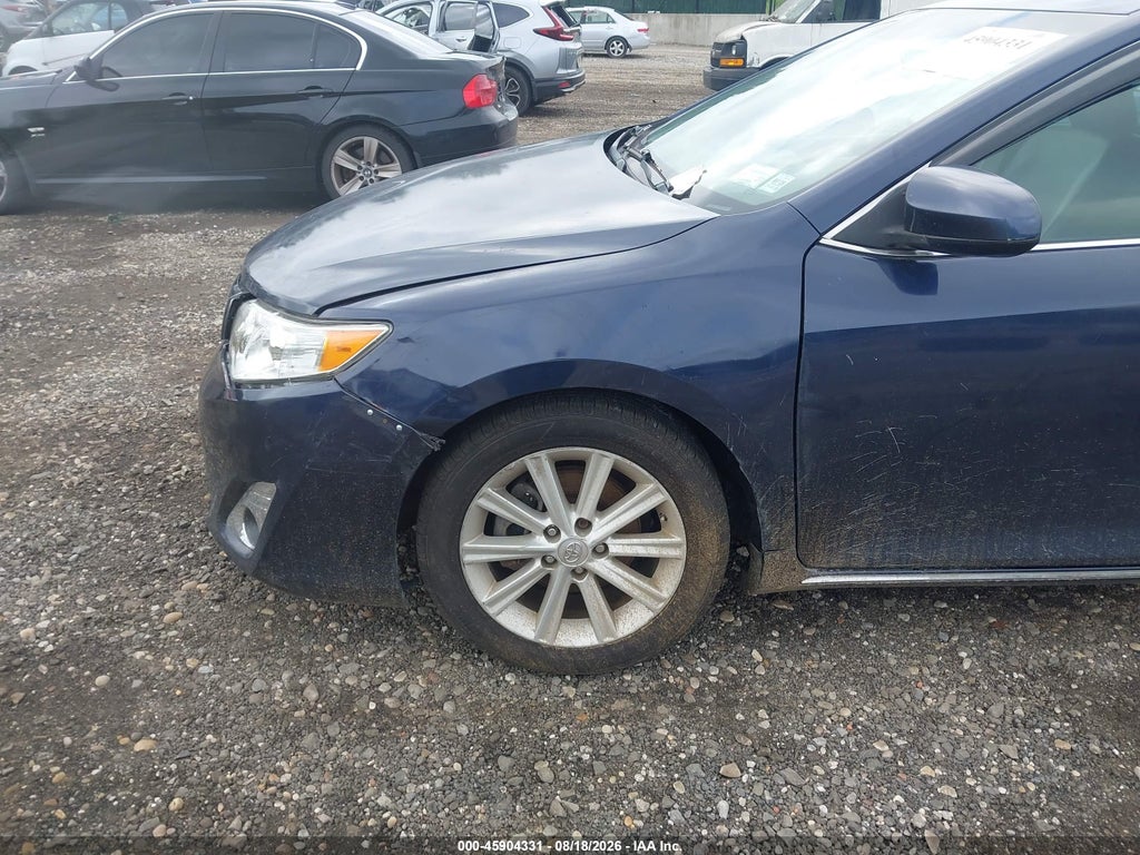 2014 Toyota Camry Hybrid XLE photo 6