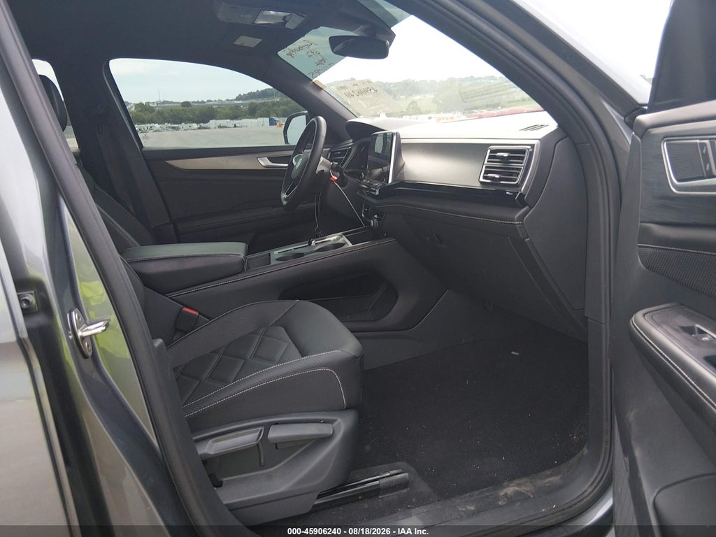2024 Volkswagen Atlas Cross Sport 2.0T SE photo 5