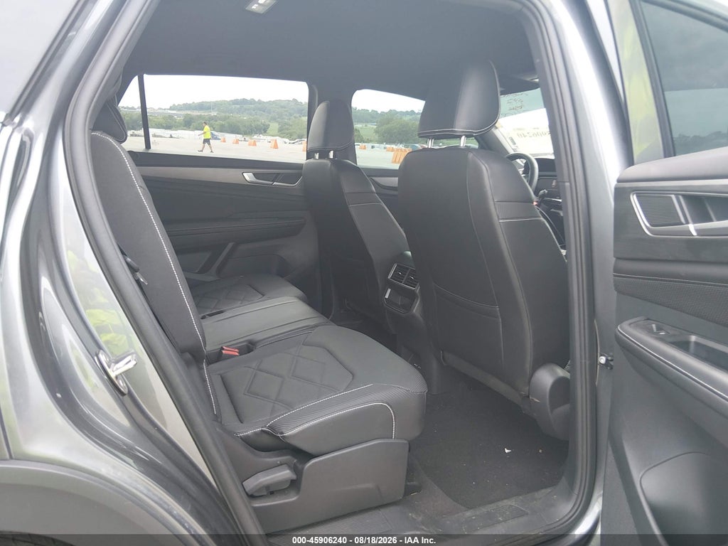 2024 Volkswagen Atlas Cross Sport 2.0T SE photo 8