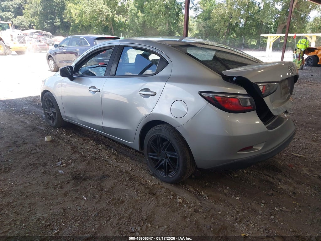2017 Toyota Yaris IA photo 3