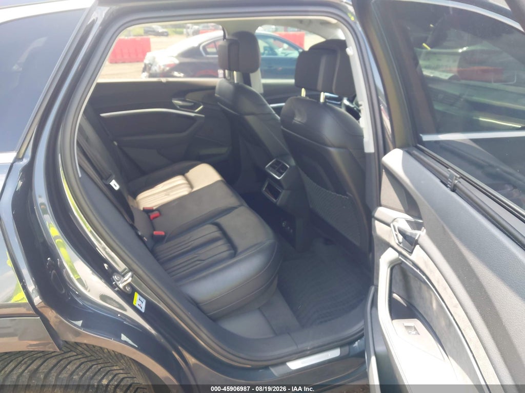2019 Audi E-Tron Premium Plus photo 8