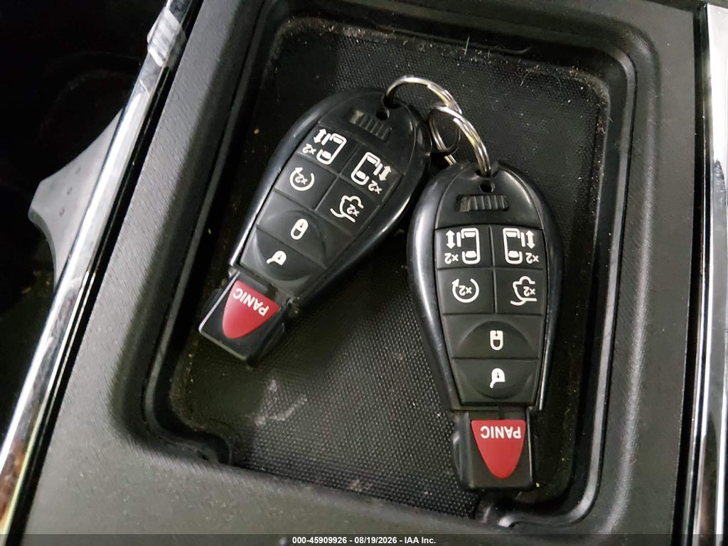 2010 Chrysler Town & Country Touring Plus photo 11