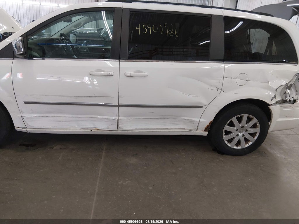 2010 Chrysler Town & Country Touring Plus photo 6
